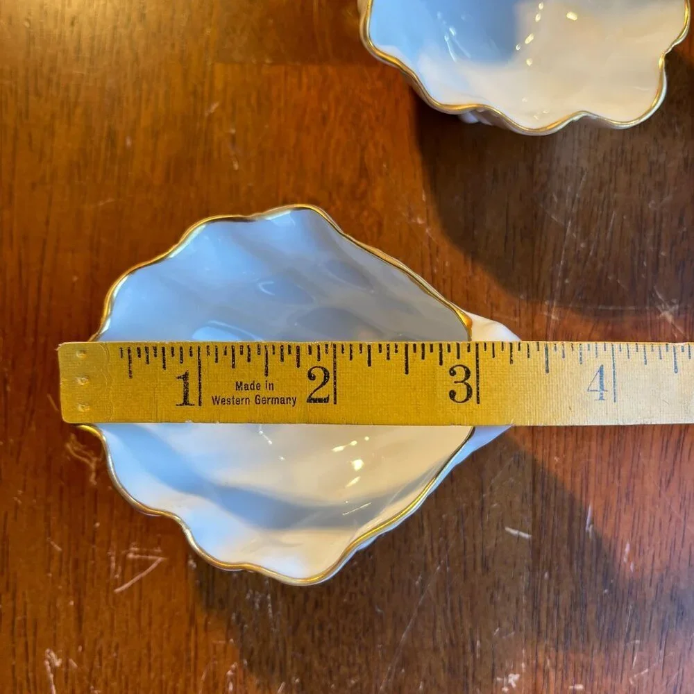 The Met Porcelain Oyster Serving Cups Footed Elegant MMA Party Entertain Serving